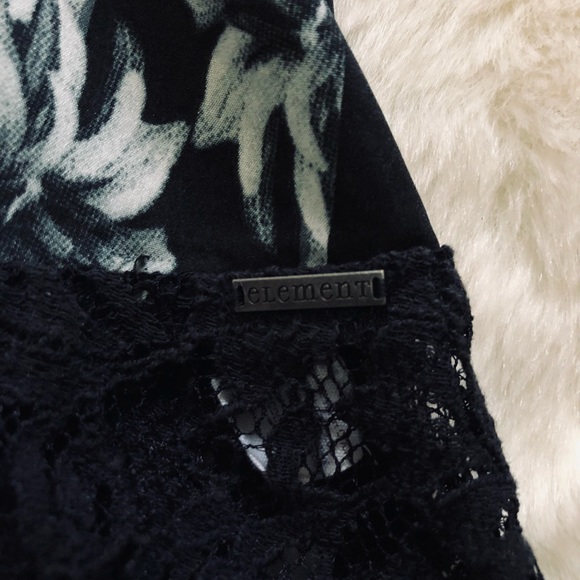 Sleeveless Top - Picture 3 of 4